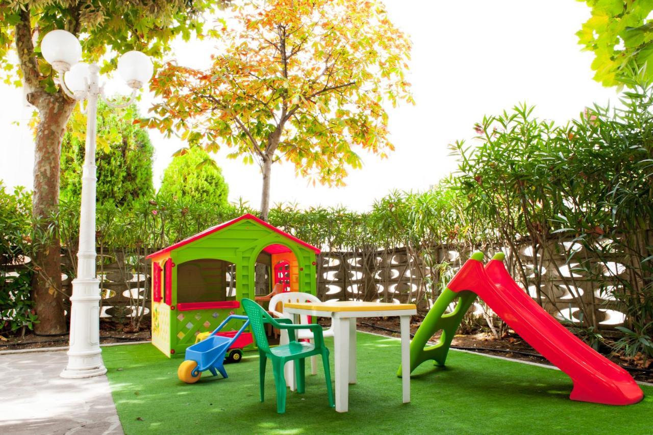 Hotel Garden B&B Марота Екстериор снимка