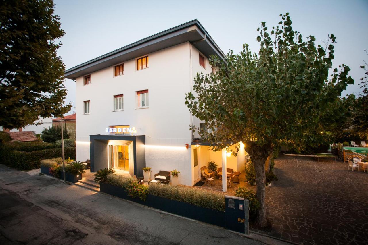 Hotel Garden B&B Марота Екстериор снимка
