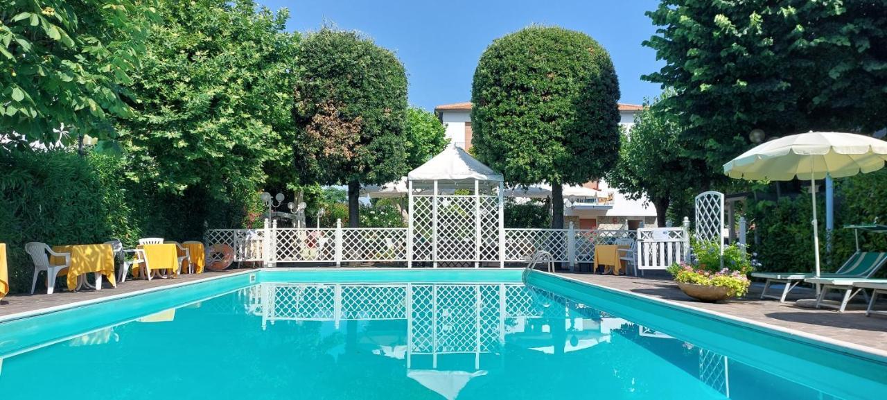 Hotel Garden B&B Марота Екстериор снимка