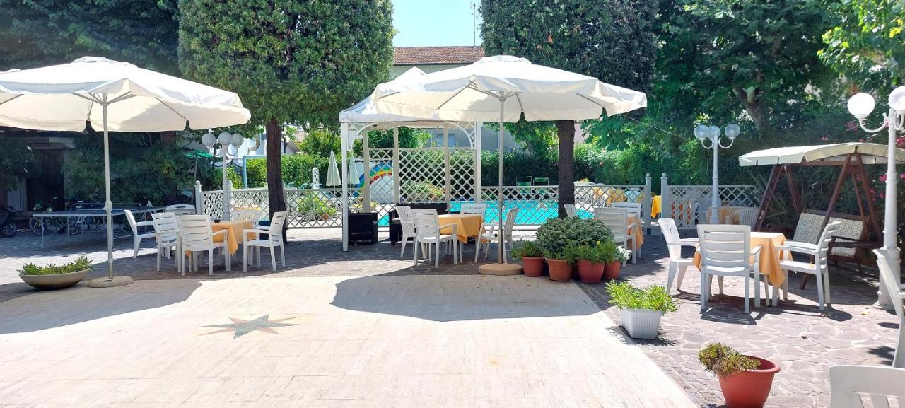 Hotel Garden B&B Марота Екстериор снимка