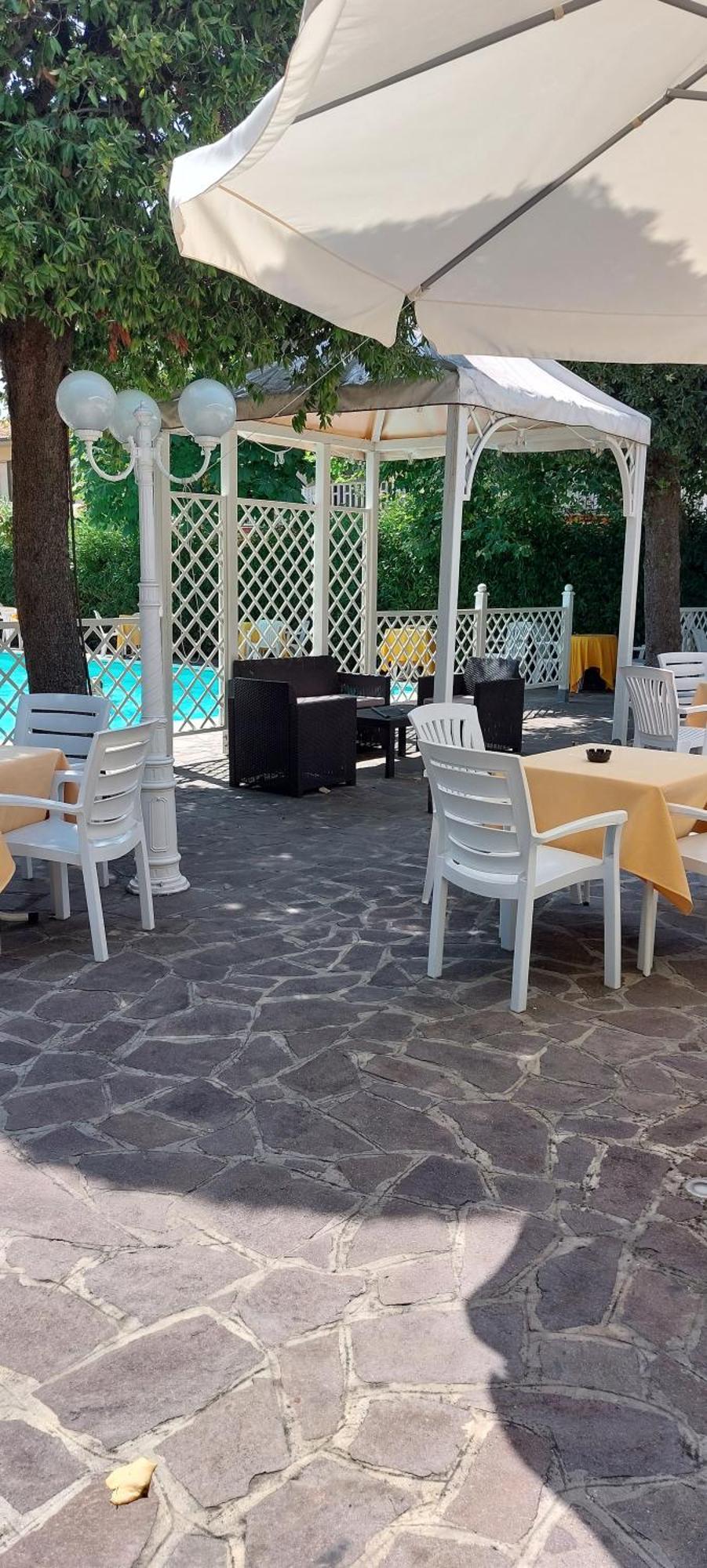 Hotel Garden B&B Марота Екстериор снимка