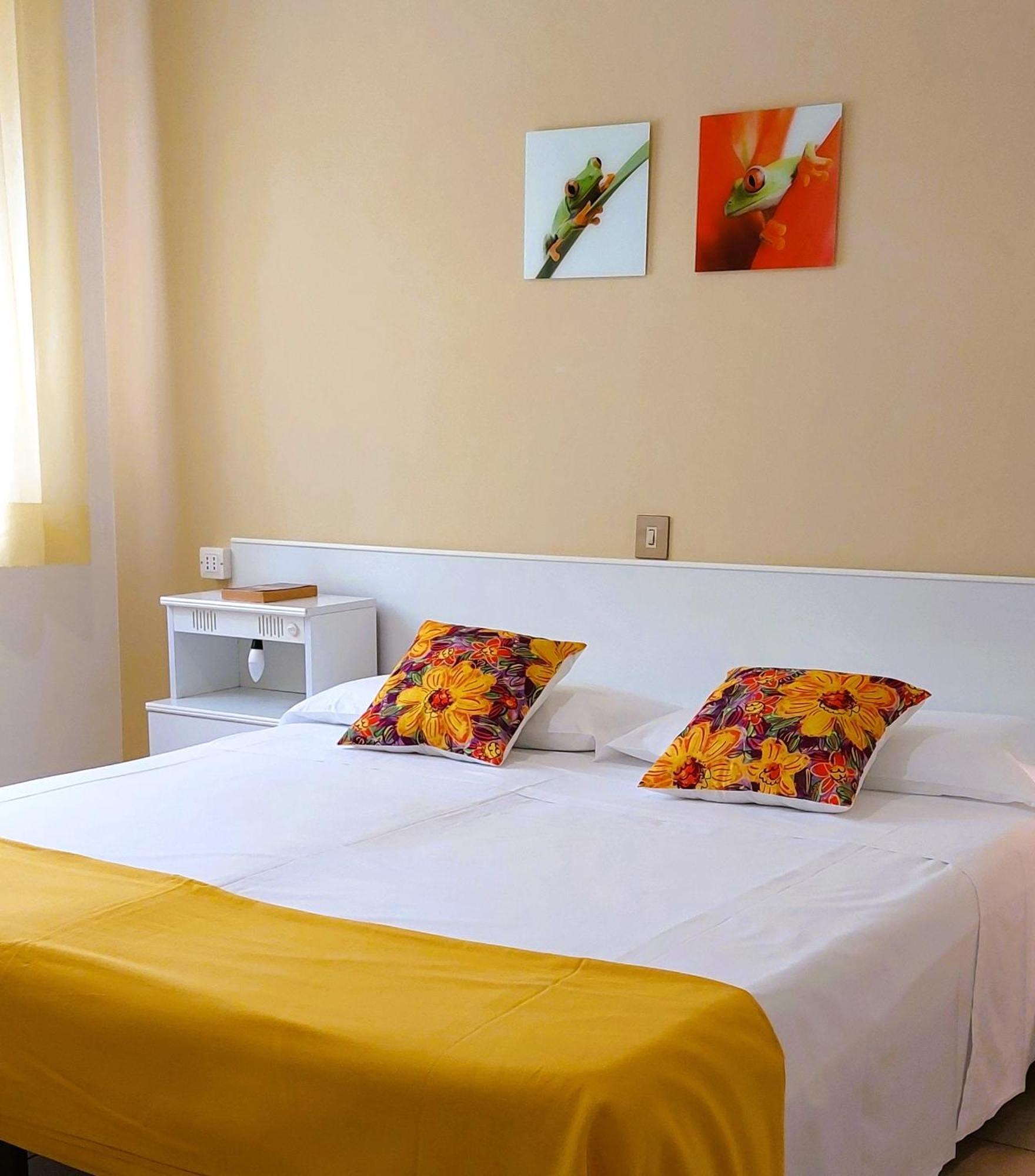 Hotel Garden B&B Марота Екстериор снимка